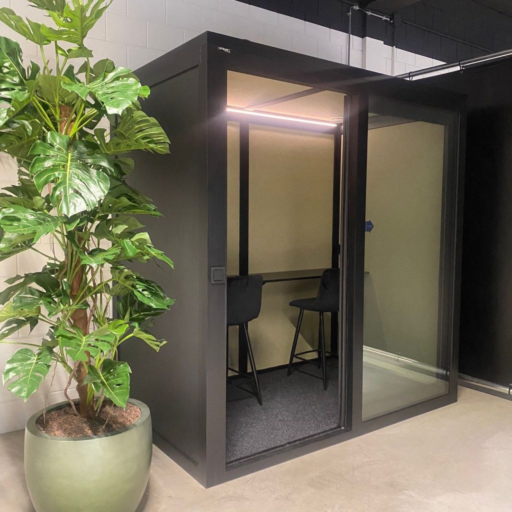 Aménagement de bureau dans pCon avec Entrance Meetingboxen