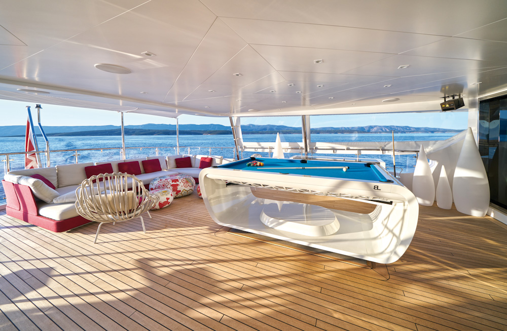 Intégration d’une table Billards Toulet sur un yacht avec pCon.catalog