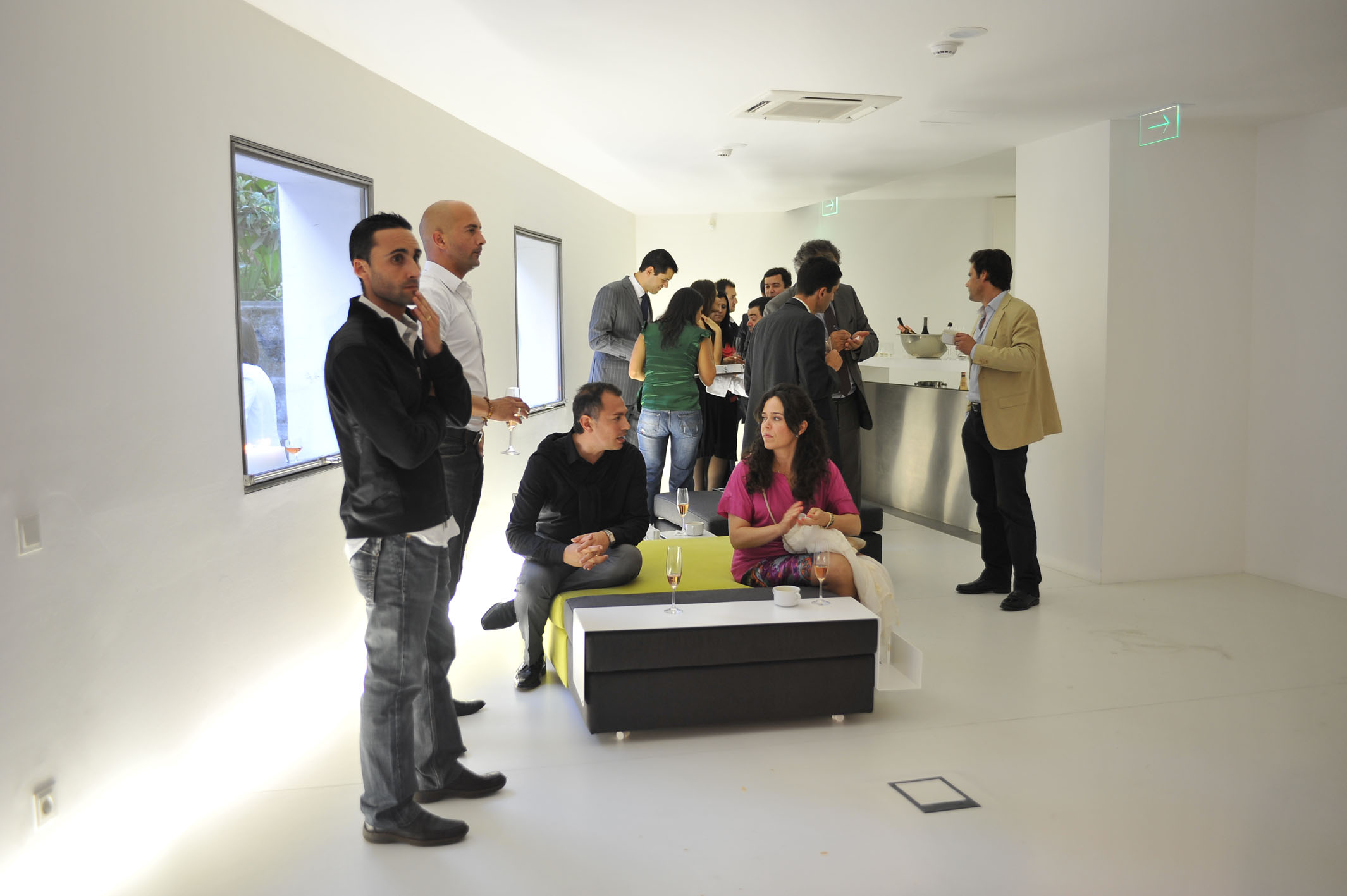 Momento di convivio nel showroom di FAMO