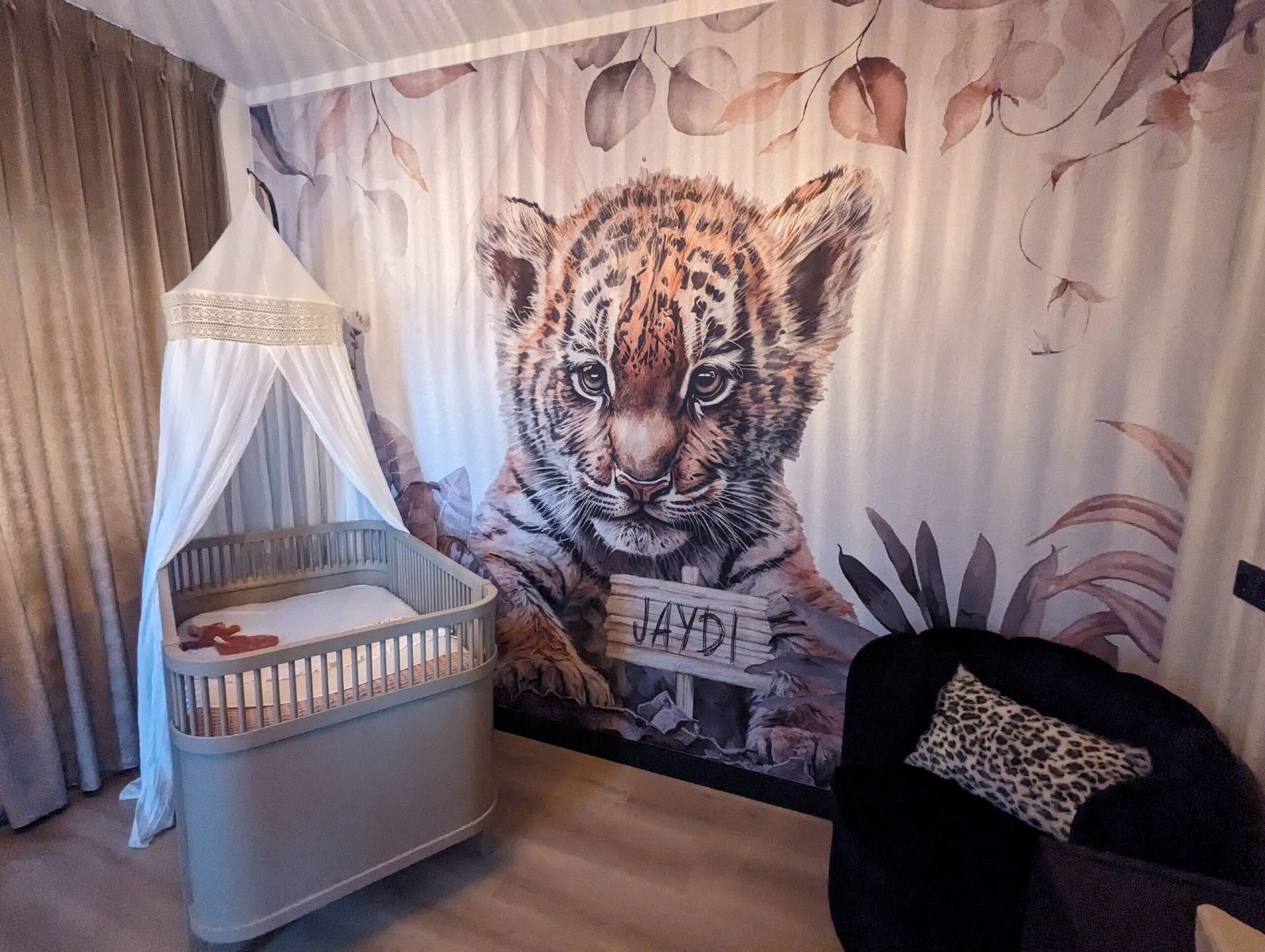 Een kinder kamer met een leuk behang van Walldelivery