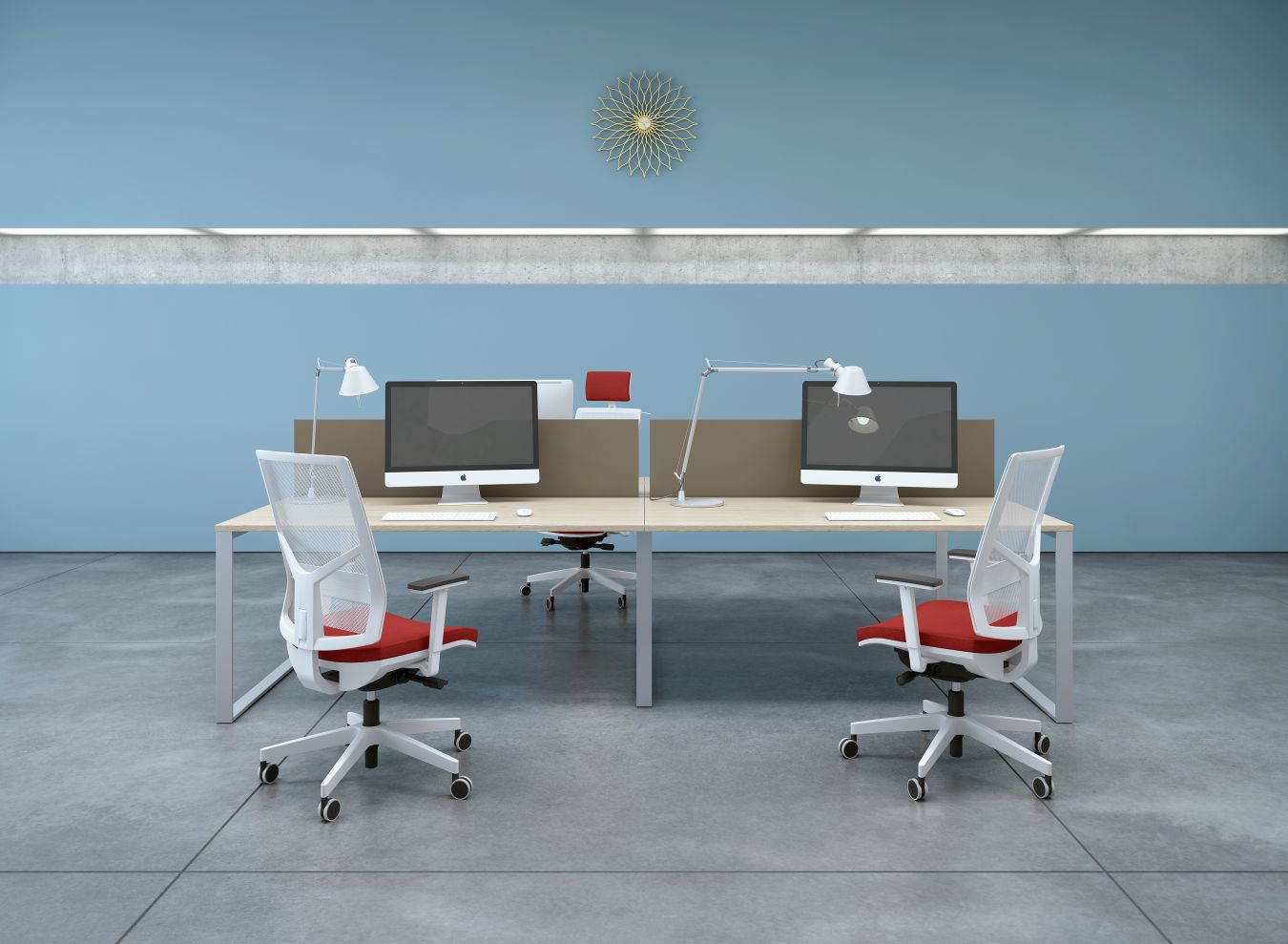 Twee werkplekken met witte bureaustoelen met rode bekleding van Antares
