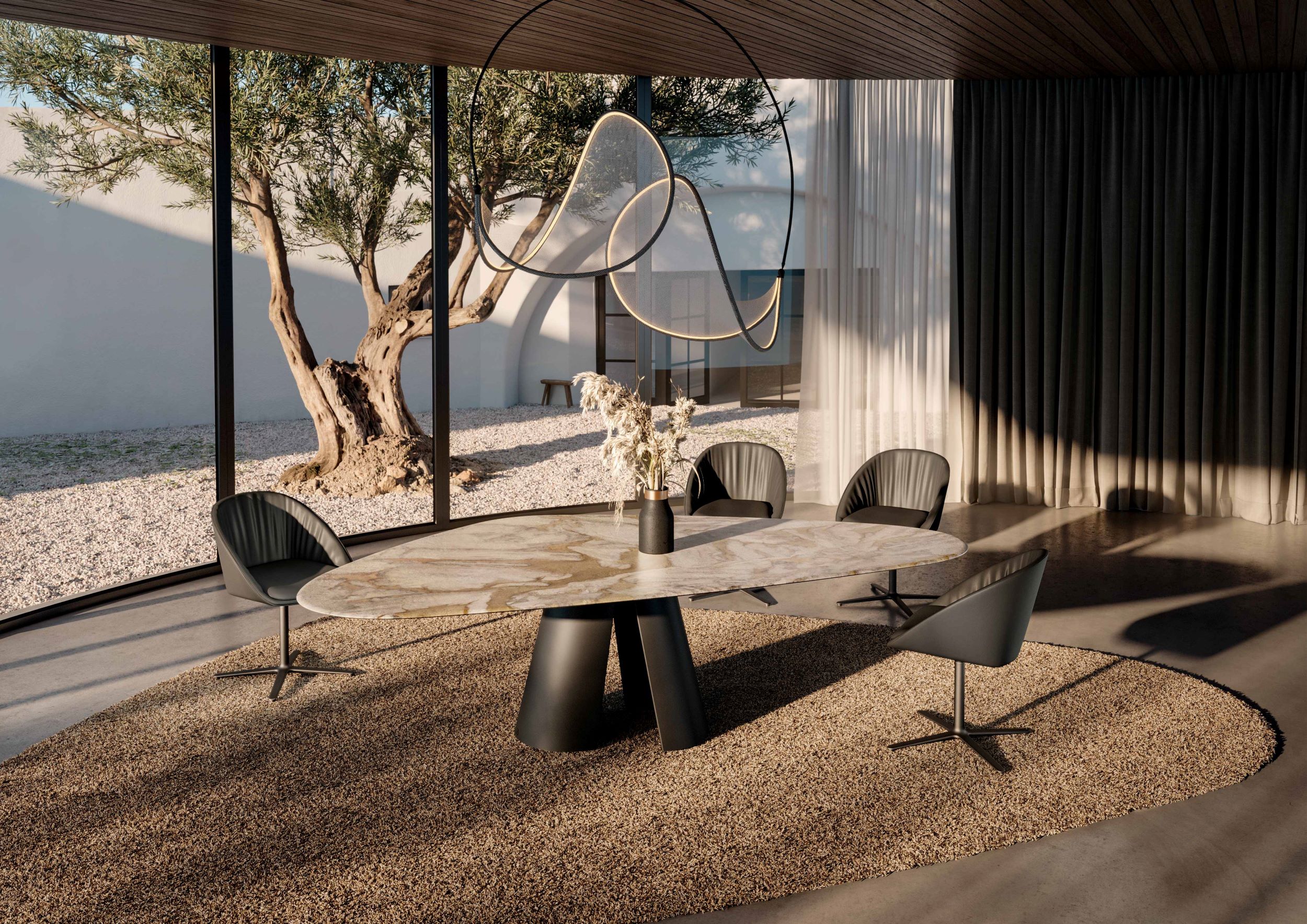 Moderne vergaderruimte met tafel, stoelen en design lamp