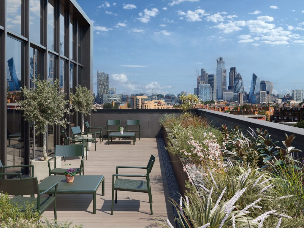Balkon met tafels en stoelen van Kettal