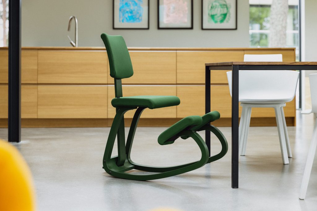Groene ergonomische stoel van Varier