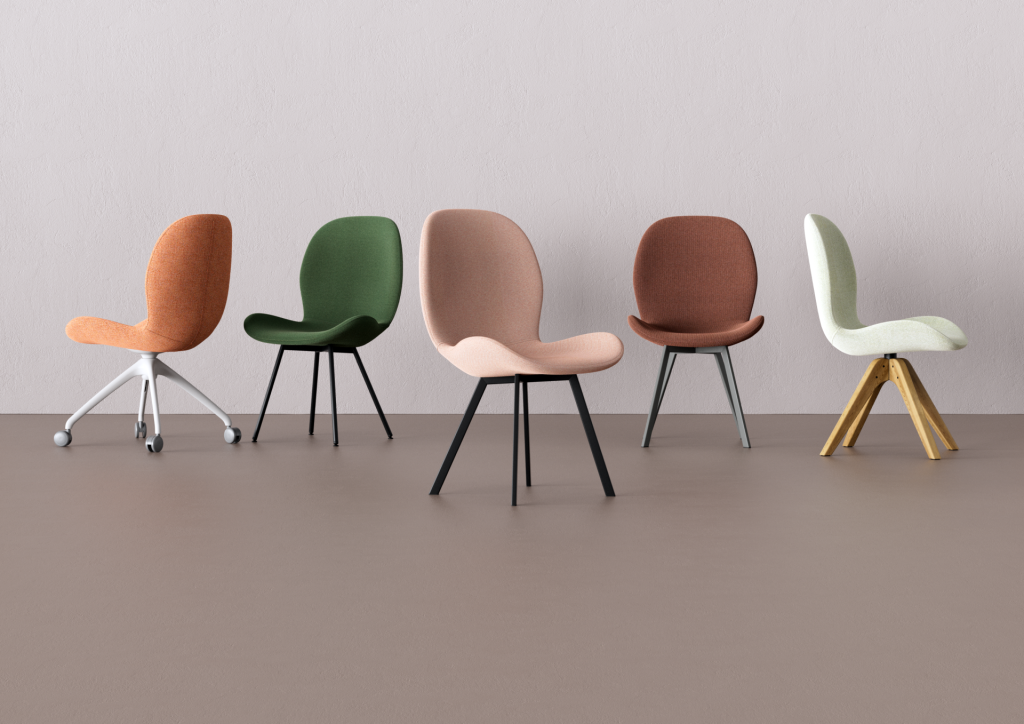 Een aantal gestoffeerde stoelen van KYLKO.
