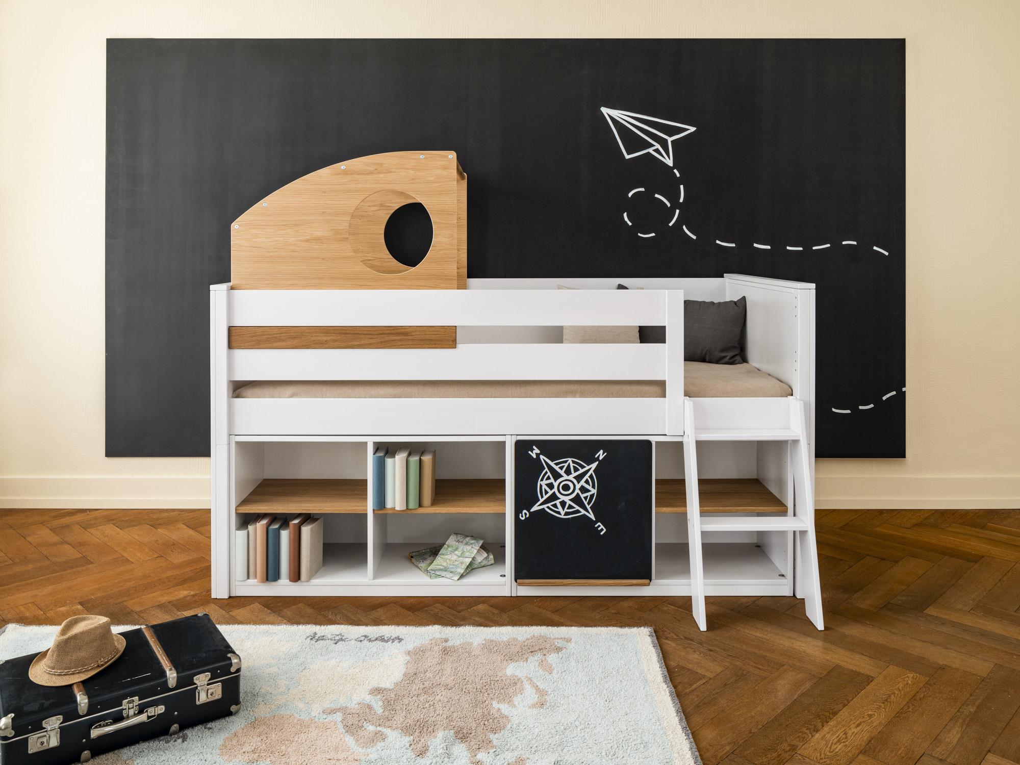 Vooraanzicht van een wit stapelbed van Wookids.