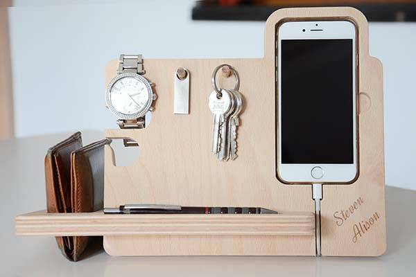 the_handmade_desk_organizer_boasts_integrated_watch_stand_iphone_dock_key_holder_2