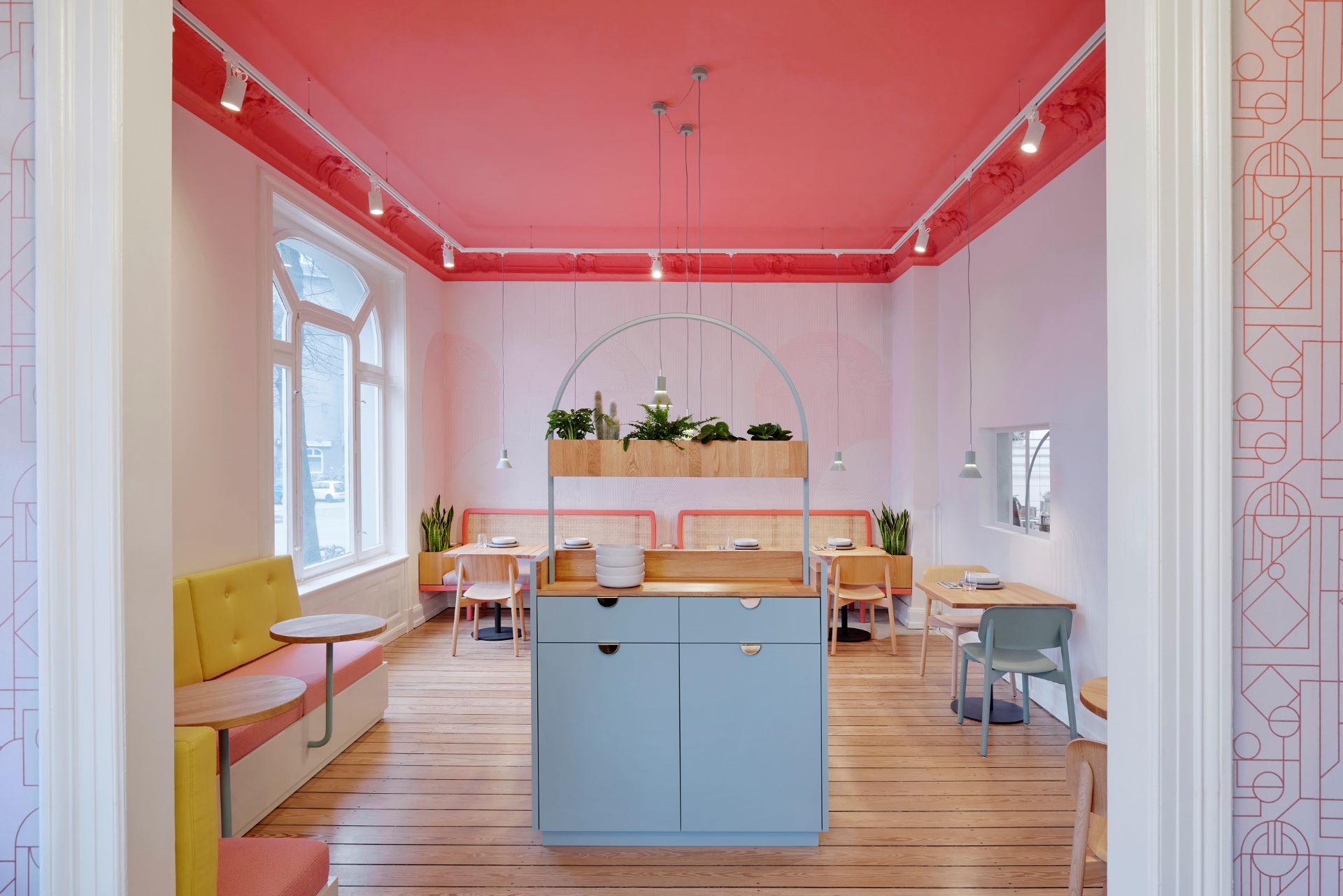 Imagine: CAPAROL ICONS; NO 113 Pentru Caroline; @morgenmuffel @design_in_architektur